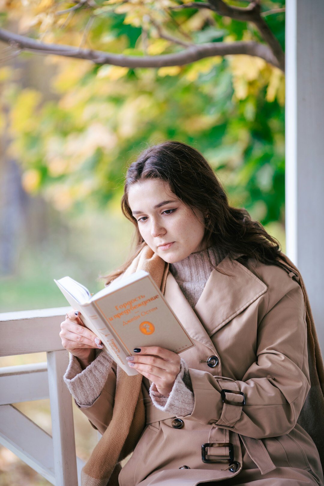 detective reading book
